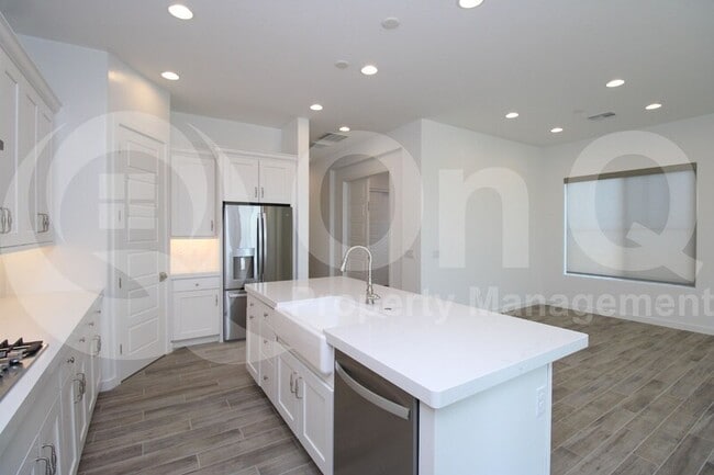 Building Photo - 4152 S Columbus Dr