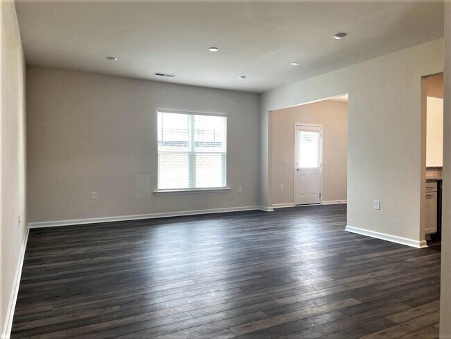 Building Photo - 1104 Congleton Pl