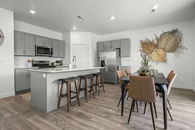 Building Photo - Stunning 4 bedroom home with great amenities