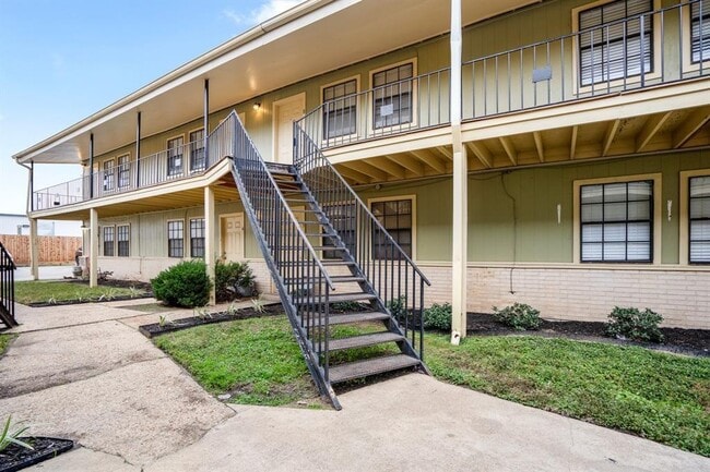 Building Photo - 4718 Delano St