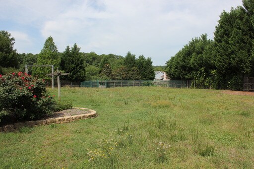 Building Photo - 1435 Holly Manor Dr