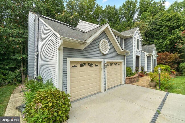 Building Photo - 6874 Caravan Ct