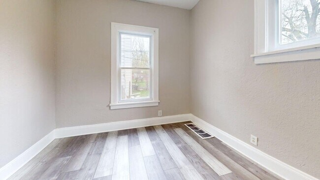 Foto del edificio - 3633 E 143rd St