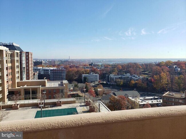 Foto del edificio - 1301 N Courthouse Rd