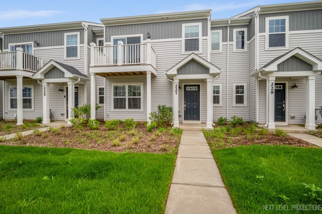 Building Photo - 227 Kingsport Dr