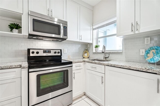 Building Photo - 315 Van Buren St
