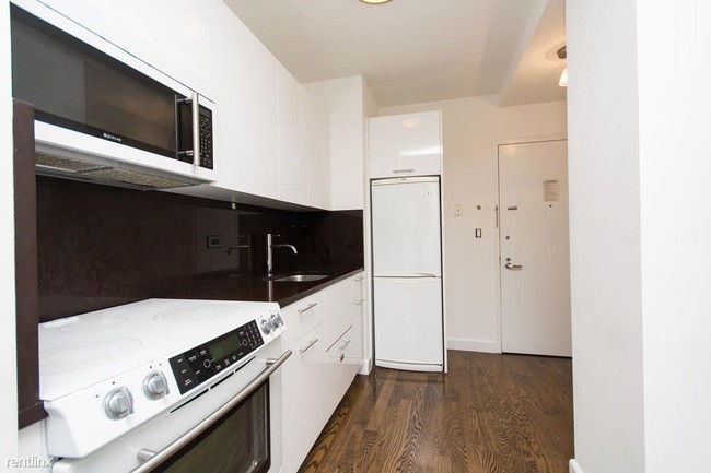 Building Photo - 212 W 92nd St