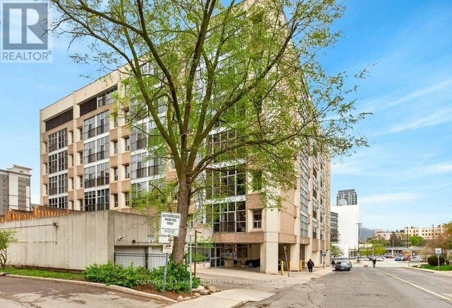 Building Photo - 120 Jackson St W