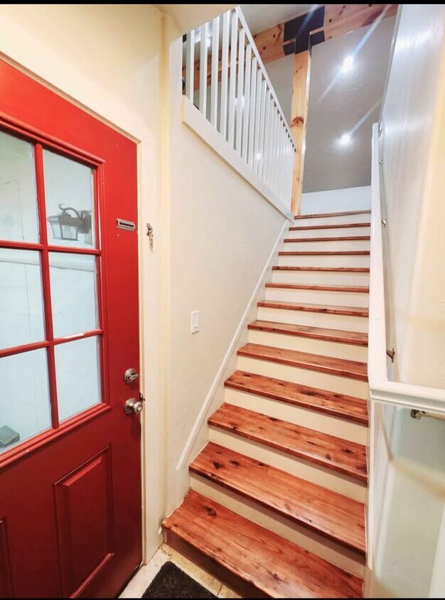 Private Entry - 733 Sherry Rd