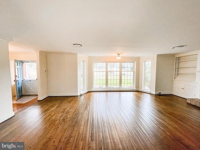 Building Photo - 2111 Veale Rd