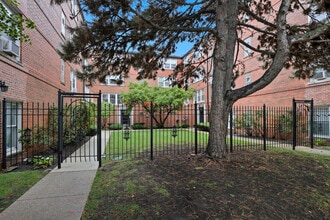Building Photo - 2412 W Farragut Ave