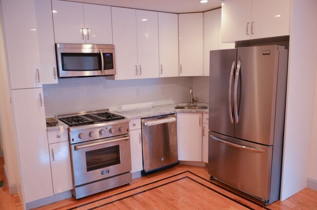 Fully equipped kitchen - 144A Hull St