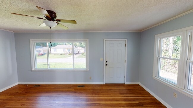 Foto del edificio - 3815 W 42nd St