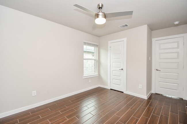 Building Photo - 3831 Sparkman Ln