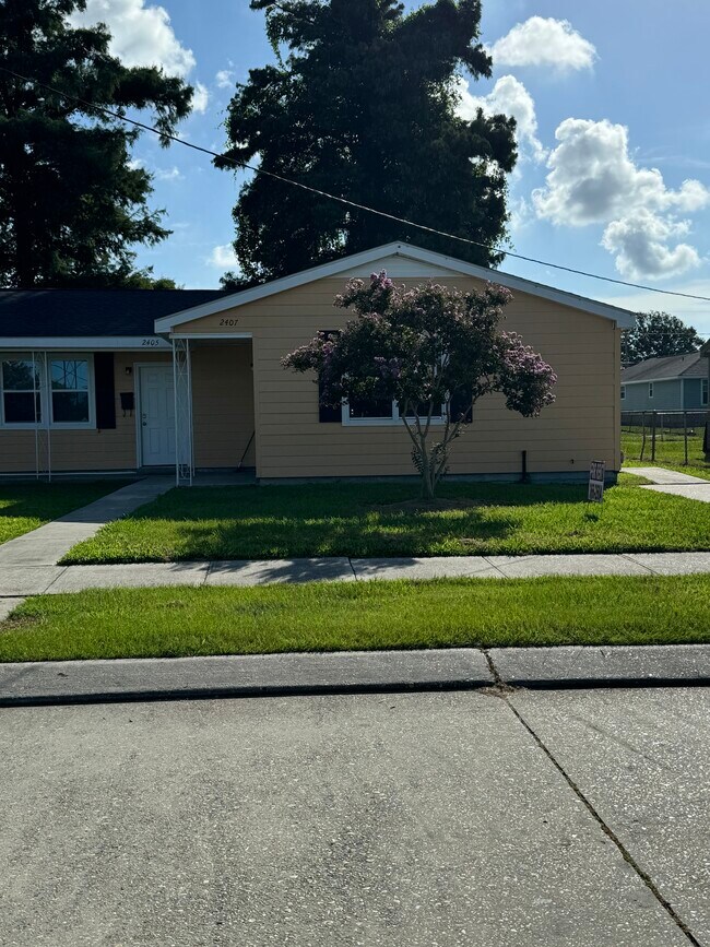 Building Photo - 2407 Rose Dr
