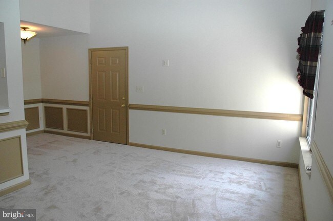 Building Photo - 925 Hillside Lake Terrace