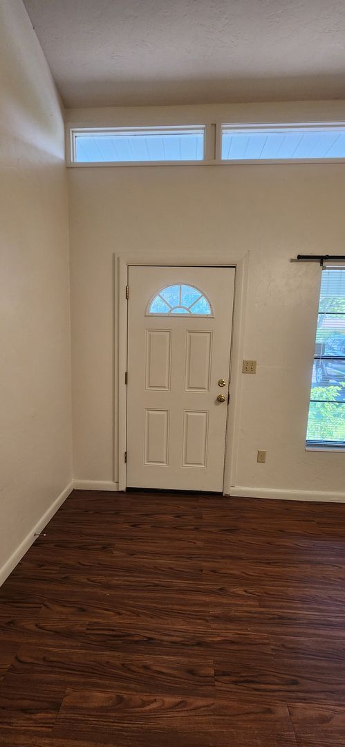 Building Photo - 2/2 Home in SpringTree
