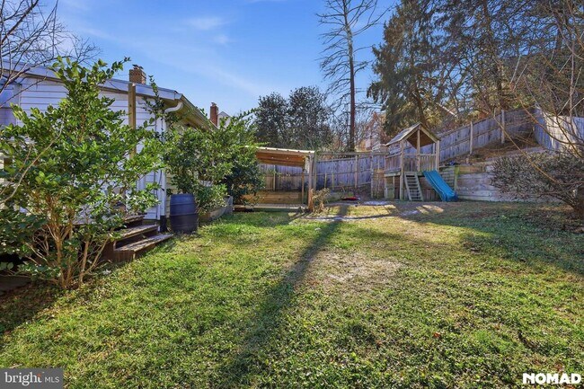 Building Photo - 303 Mansfield Rd