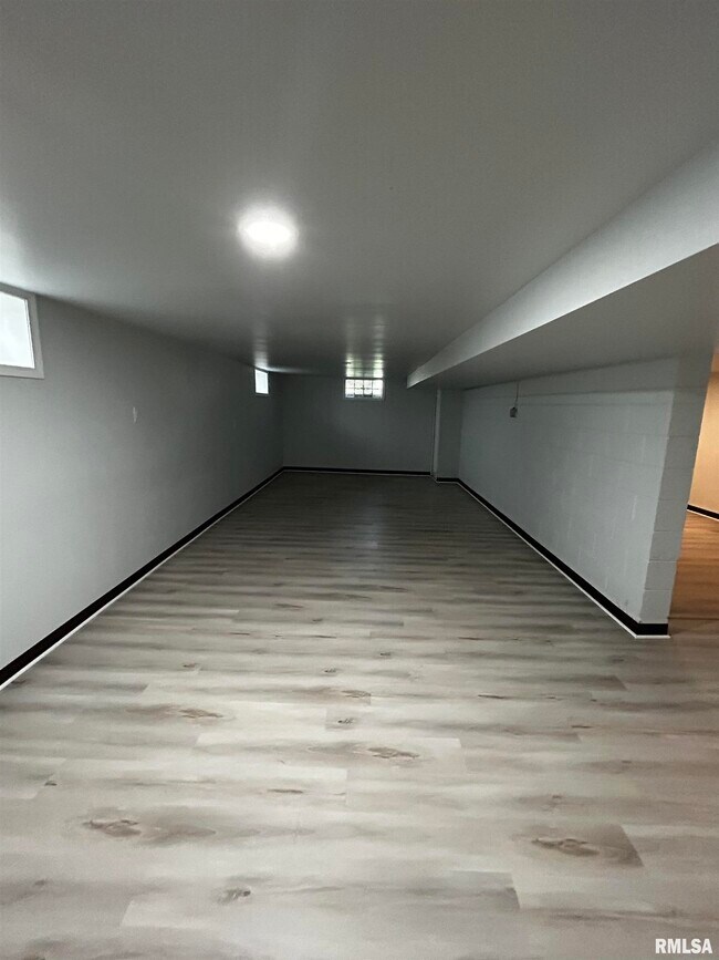 Foto del edificio - 2206 W Rohmann Ave