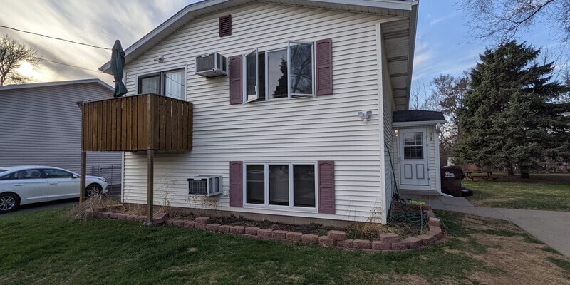 Primary Photo - 118 Duplex