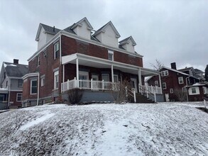 Building Photo - 1103 Walnut Ave NE