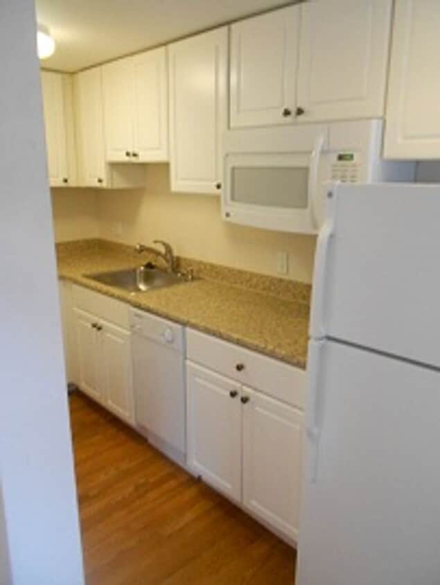 2Br/1Bth apartment available NOW! Great Location! - 2Br/1Bth apartment available NOW! Great Location!