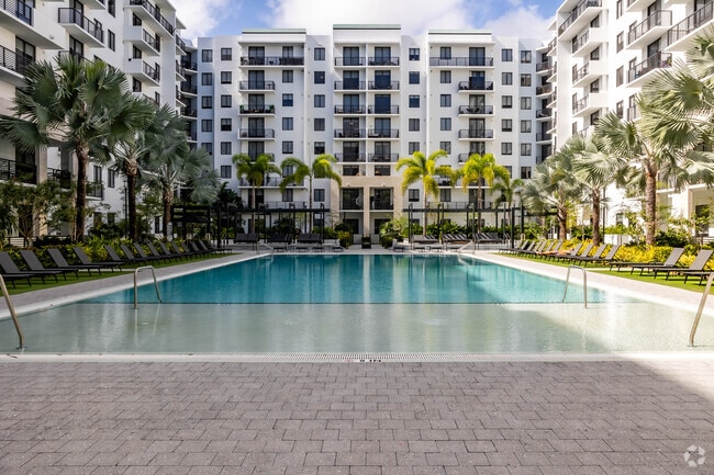 Building Photo - Biscayne 112