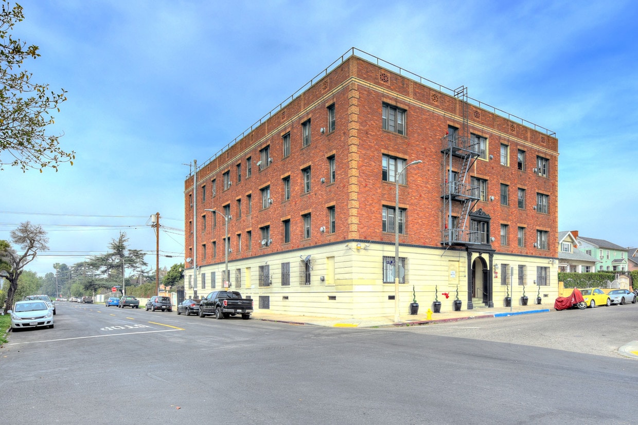 Primary Photo - 1059 S Manhattan Pl