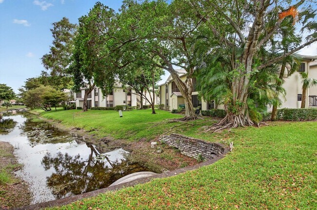 Foto del edificio - 4483 Carambola Cir S