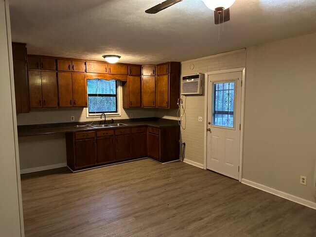Building Photo - 6294 Nita Lake Rd