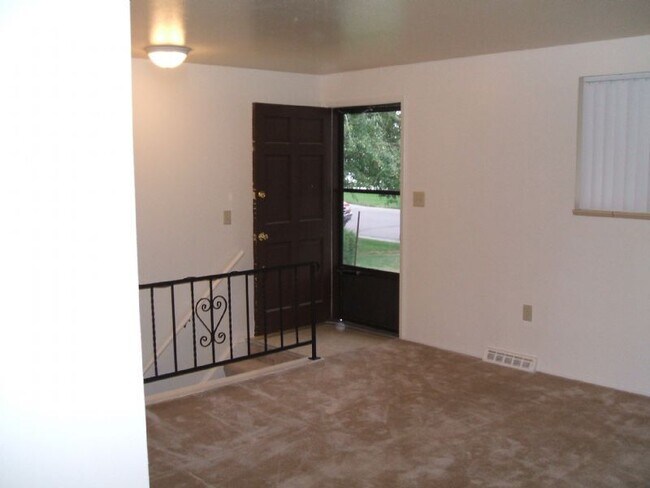 Building Photo - 1067 S Yarrow St