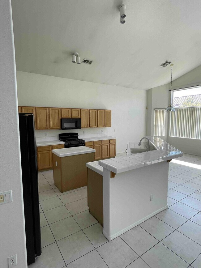 Building Photo - 8609 Highland View Ave