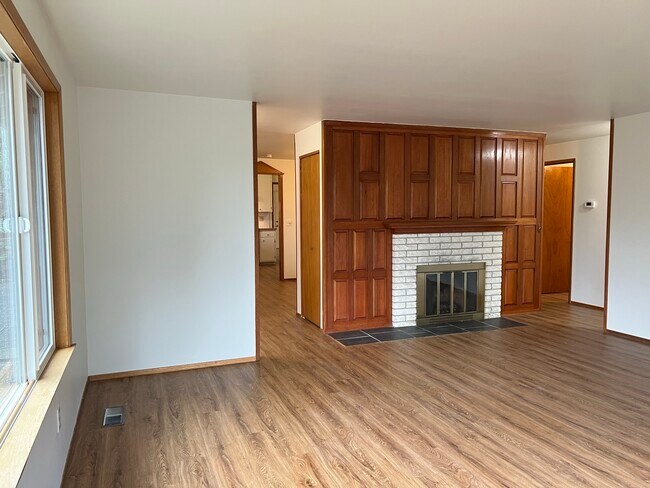 Building Photo - 795 Wildwood Blvd SW