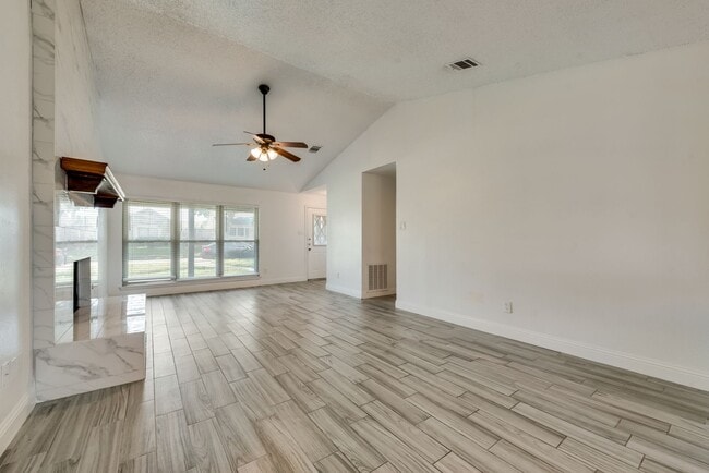 Building Photo - Remodeled Mesquite Home!