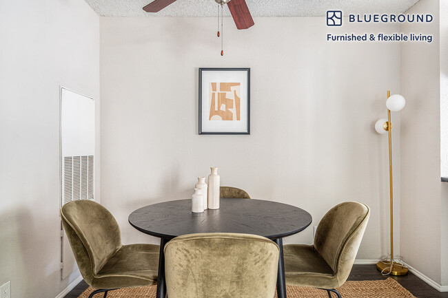 Foto del edificio - 943 Willowleaf Dr