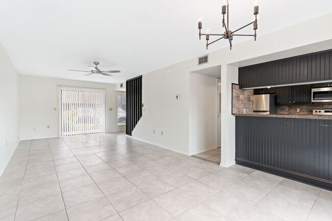Building Photo - 1836 N Crystal Lake Dr