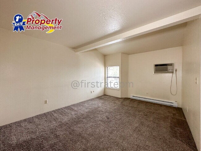 Foto del edificio - 1681 N Laurel St