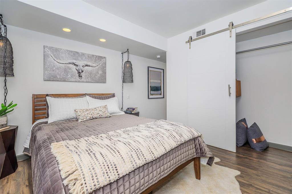 Foto principal - 7710 S Main St