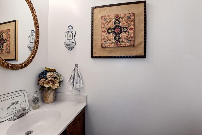 Foto del edificio - 2131 Silentree Dr