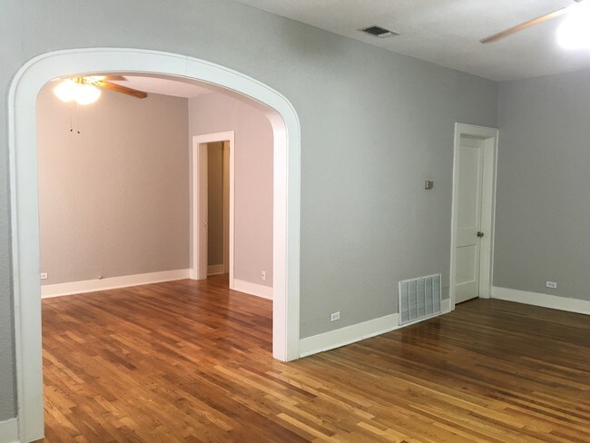 Foto del edificio - 715 E Elmira St