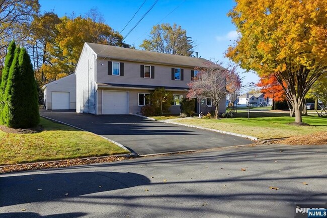 Building Photo - 473 Lincoln Dr