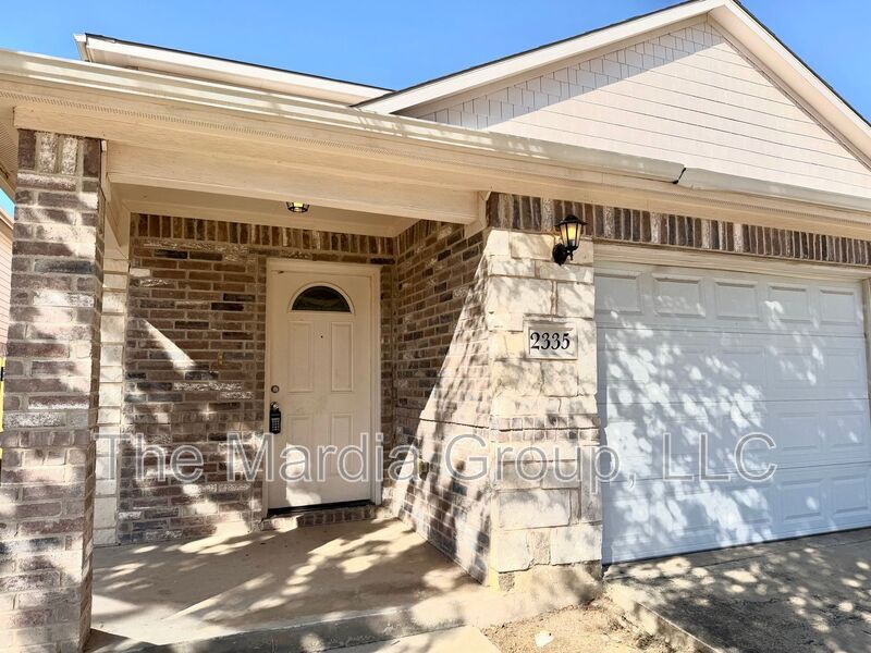 Foto principal - 2337 Bloomfield Dr
