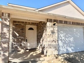 Building Photo - 2337 Bloomfield Dr