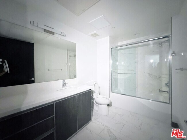 Foto del edificio - 552 N Hobart Blvd