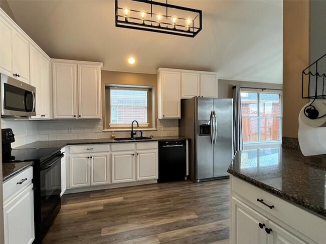 Building Photo - 3917 Miramar Dr