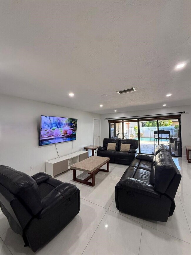 Foto del edificio - 11450 NW 30th Pl
