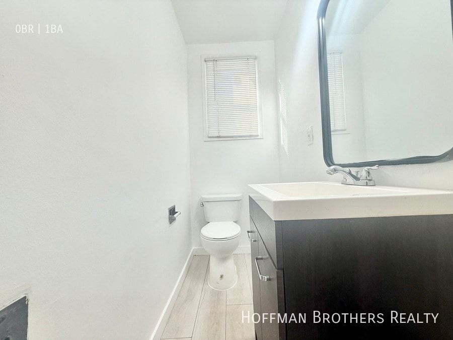 Building Photo - 905 Fedora St