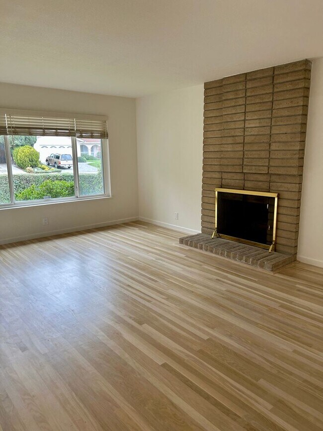 Building Photo - Well Maintained 4-Bedroom Single Story