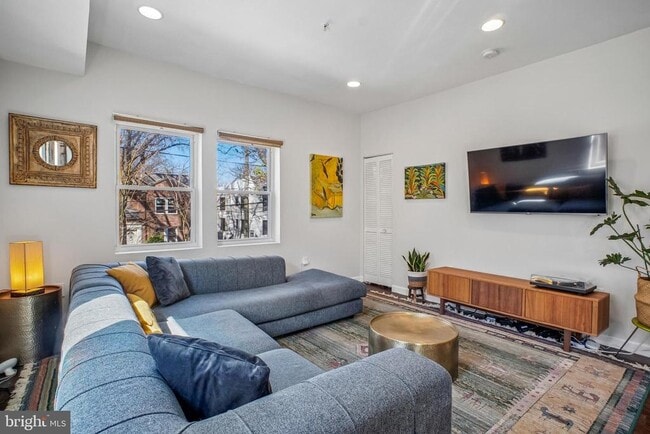 Foto del edificio - 1346 Nicholson St NW