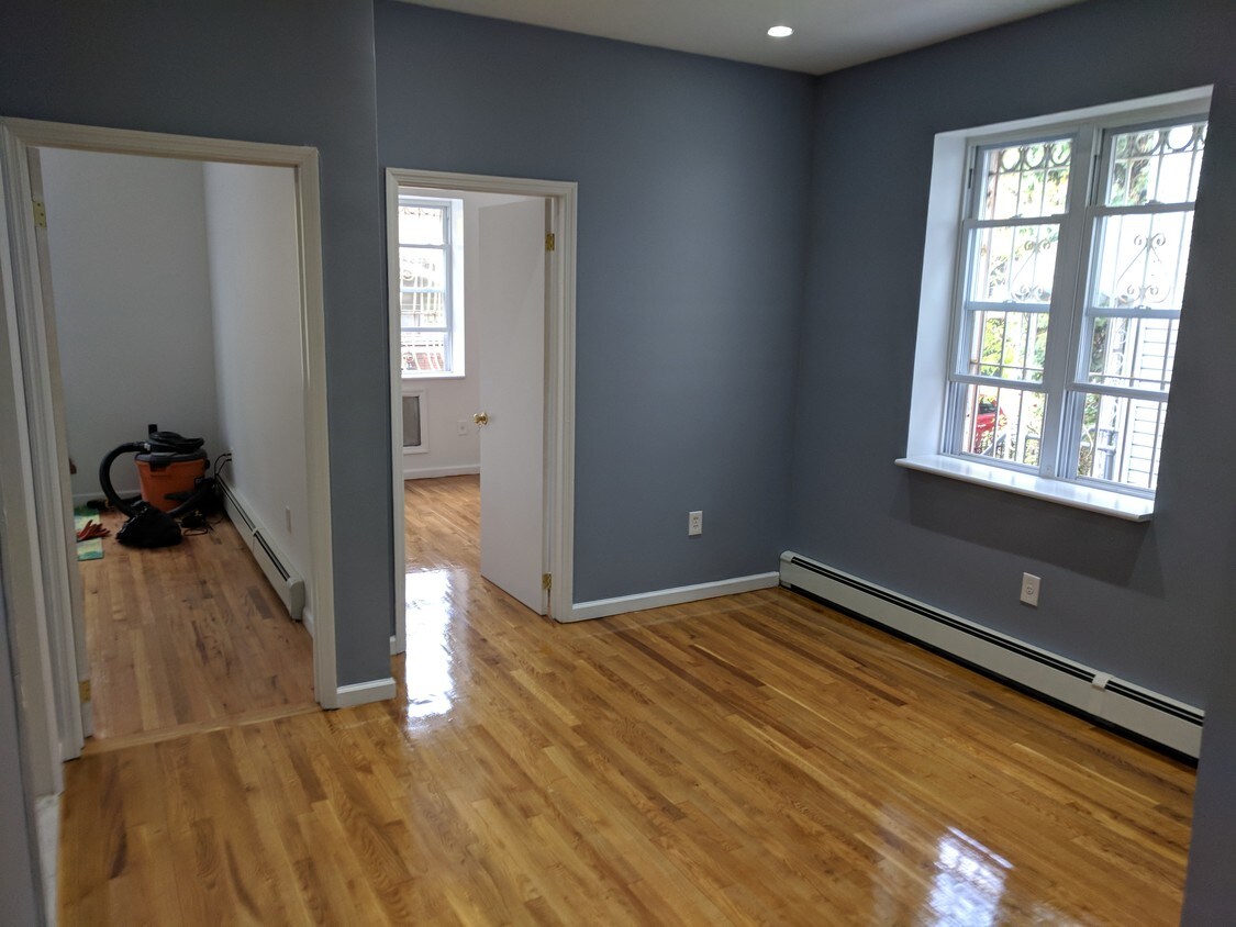 Primary Photo - 130 Woodbine St